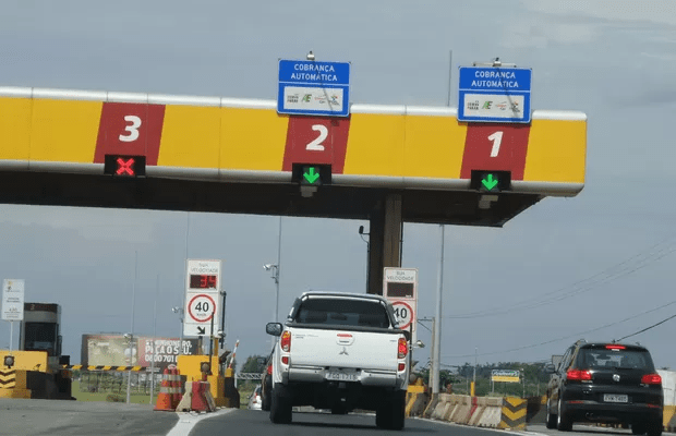 Os pedágio de Arujá e Guararema na via Dutra têm redução de R$ 0,10 na tarifa