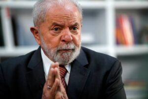 Por que o dólar subiu? As justificativas do governo Lula e a polêmica com o mercado