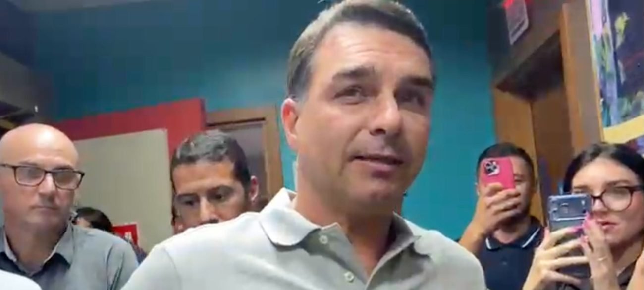 Flávio Bolsonaro desassocia imagem de Ciro Nogueira, critica vínculo do Banco Master ao PT e projeta disputa presidencial de 2026 - Imagem do artigo original
