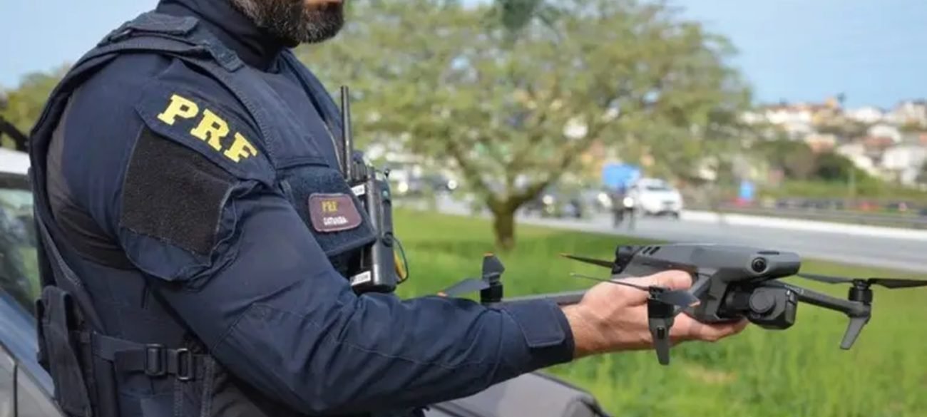 Drones da PRF reforçam fiscalização de uso do celular ao volante em Santa Catarina - Imagem do artigo original