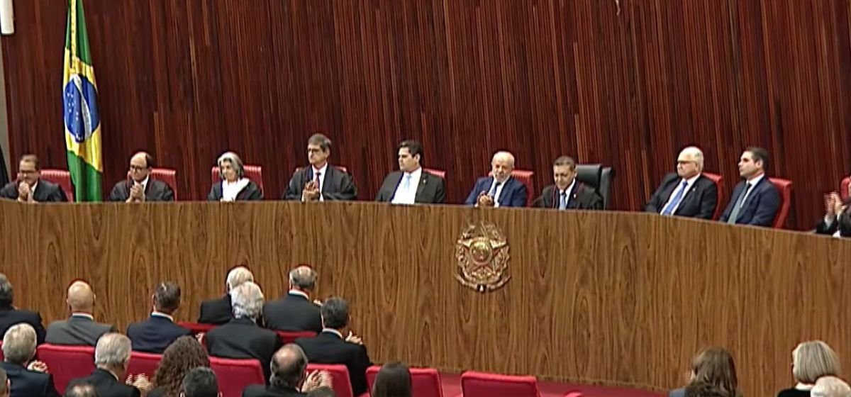 Alcolumbre não aplaude Jorge Messias em posse no TSE e expõe crise entre Senado e Planalto - Imagem do artigo original