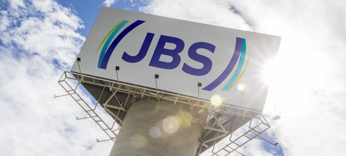 Lucro da JBS despenca 55,8% no 1T26 e pressiona BDRs após margens negativas nos EUA - Imagem do artigo