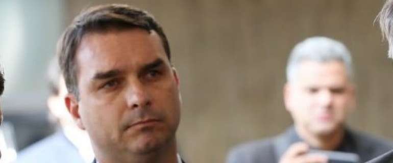 Flávio Bolsonaro reafirma candidatura à Presidência após vazamento de áudios e mantém empate com Lula, aponta Datafolha - Imagem do artigo