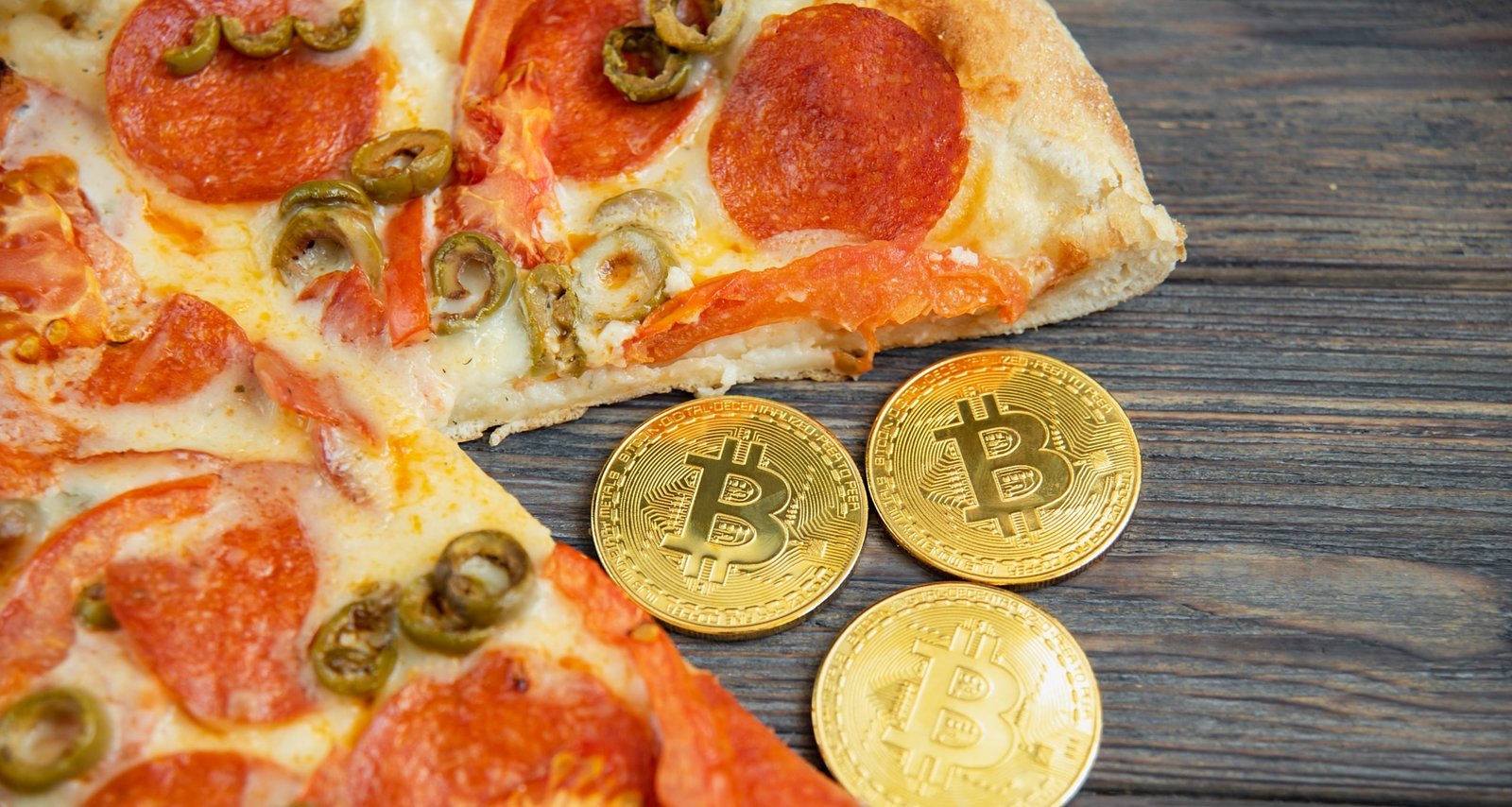 Bitcoin Pizza Day completa 16 anos: transação de 10 mil BTC por duas pizzas hoje ultrapassa R$ 3,8 bilhões - Imagem do artigo
