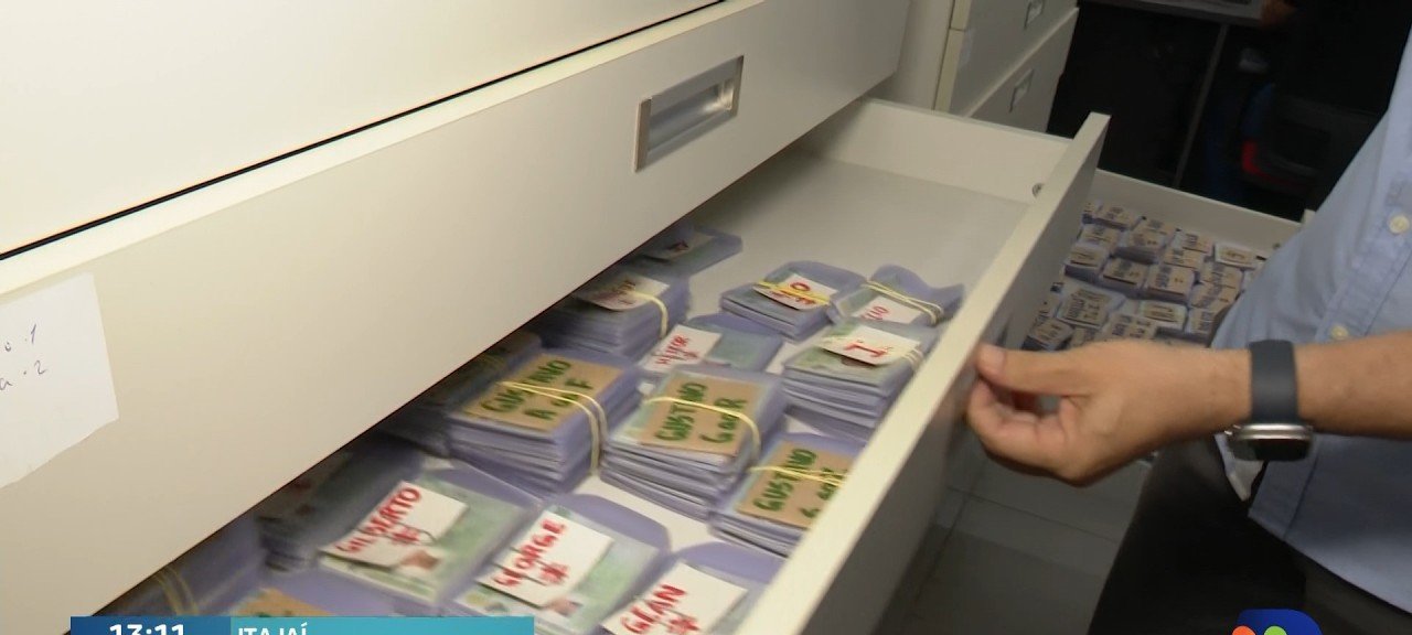Motoristas têm até 30 de junho para retirar CNHs retidas antes de descarte definitivo no Detran-SC - Imagem do artigo