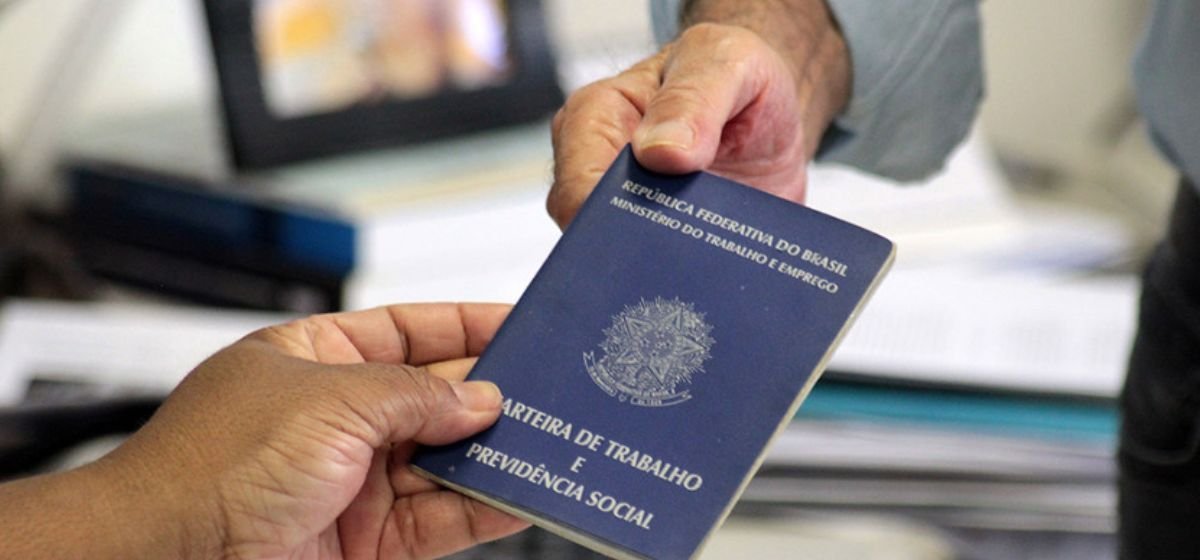 Carga tributária e produtividade travam adoção da escala 5×2 no Brasil - Imagem do artigo original