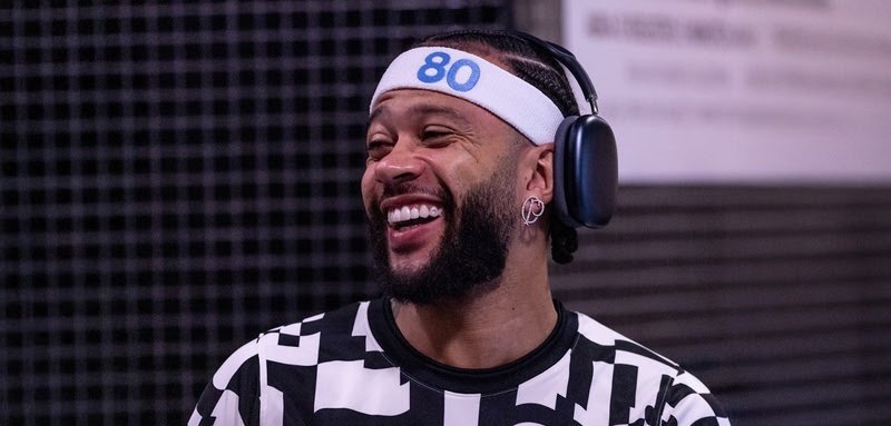 KLM celebra 80 anos no Brasil com campanha estrelada por Memphis Depay - Imagem do artigo