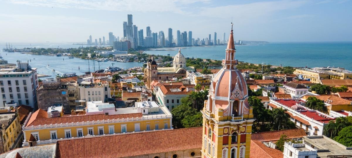 Eleições polarizadas na Colômbia, bar secreto ganha fama em São Paulo e novas tarifas dos EUA elevam tensão comercial - Imagem do artigo