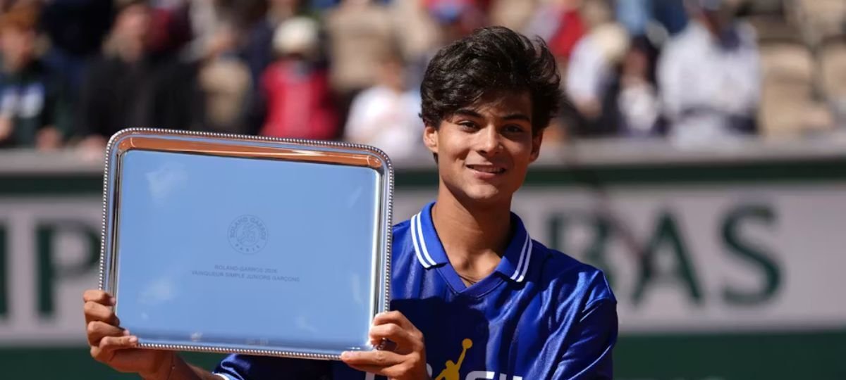 Guto Miguel rompe barreira histórica e é o primeiro brasileiro a conquistar Roland Garros na chave juvenil - Imagem do artigo