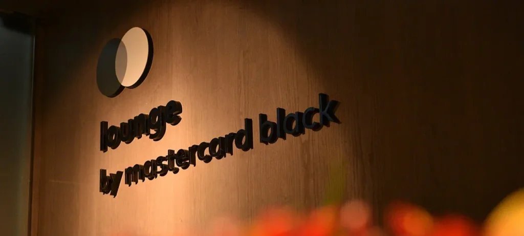 Mastercard impõe gasto mínimo de R$ 15 mil por trimestre para acesso gratuito às salas VIP Black em Guarulhos - Imagem do artigo