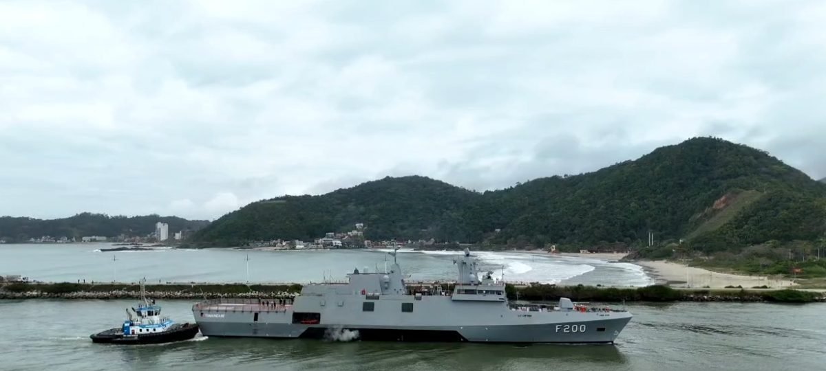 Fragata Cunha Moreira: Marinha do Brasil lança navio de guerra multimis­ sões em Santa Catarina - Imagem do artigo