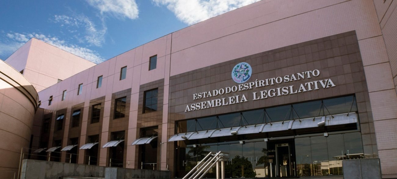 Escândalos Políticos do Espírito Santo: Como a Memória Coletiva Ainda Molda o Voto Capixaba - Imagem do artigo original