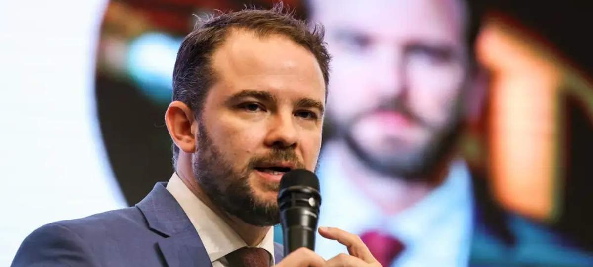 Durigan projeta encerramento dos subsídios aos combustíveis ainda em junho e admite nova redução de 0,25 ponto na Selic - Imagem do artigo