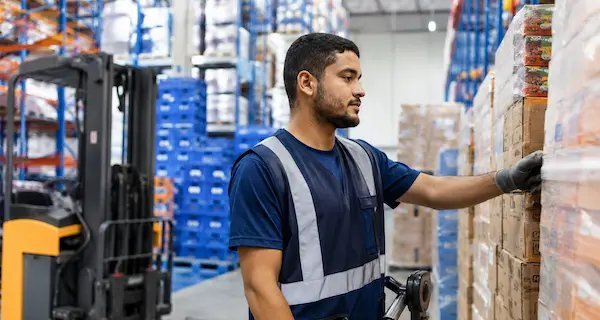 Auxiliar Logístico PepsiCo: salário de até R$ 1.900, benefícios robustos e inscrição 100% online - Imagem do artigo