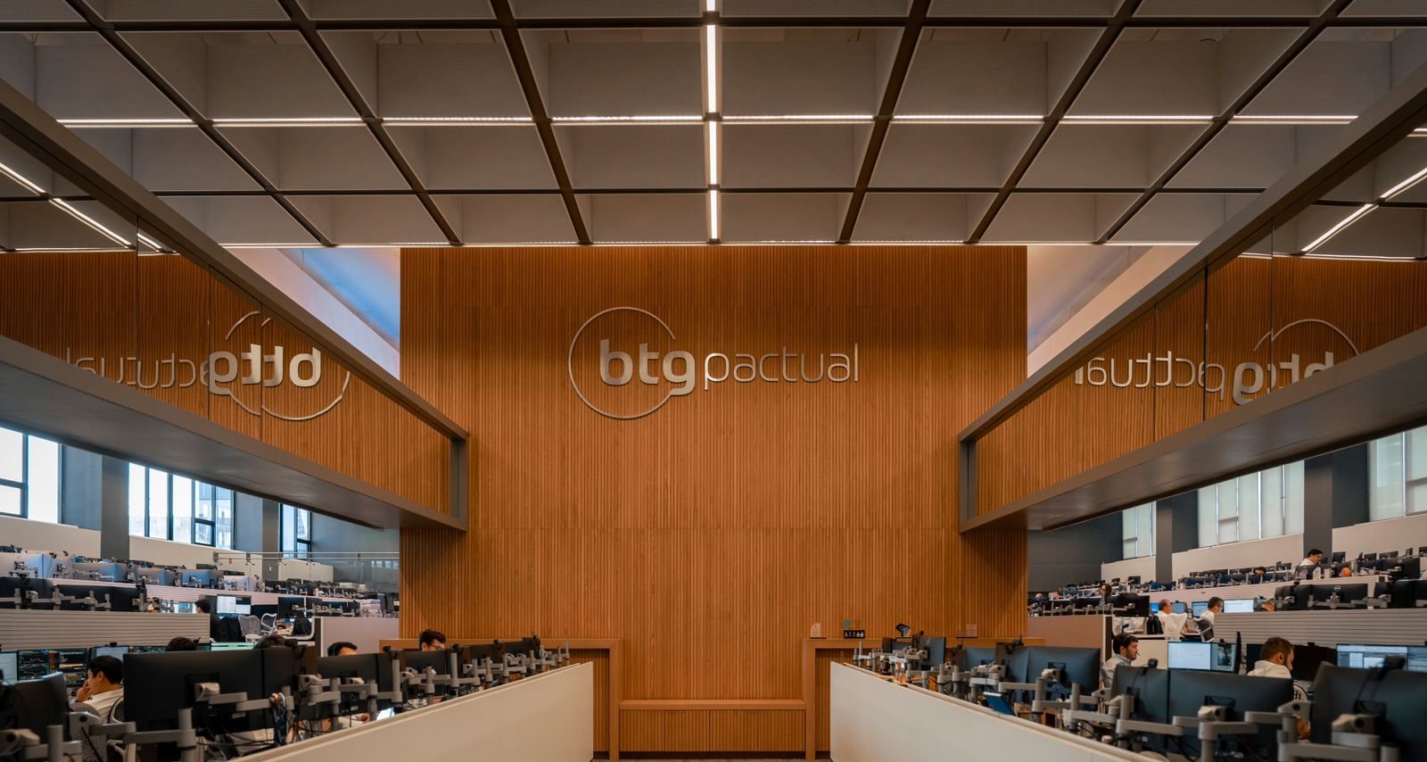 BTG Pactual registra lucro de R$ 5,1 bilhões no 2T26 e sustenta ROE superior ao Itaú - Imagem do artigo