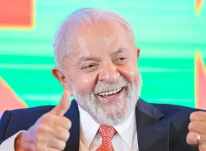 O “Presente” de Lula: Como o Governo Está Mudando a Vida dos Brasileiros em 2025