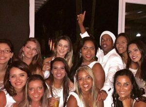 Ronaldinho Gaúcho Celebra o Fim de Ano em Luxuosa Mansão com Boate Subterrânea em Pernambuco